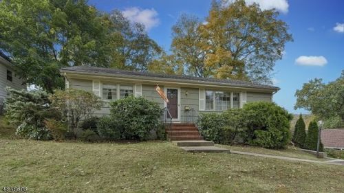33 Dacotah Ave, Oakland, NJ 07436-2112