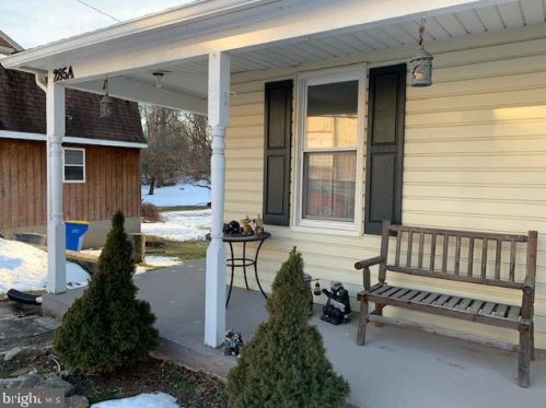 285 Nashville Blvd, Spring Grove, PA 17362-8410