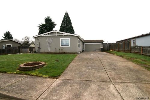 563 Pine St, Dallas, OR 97338-3127