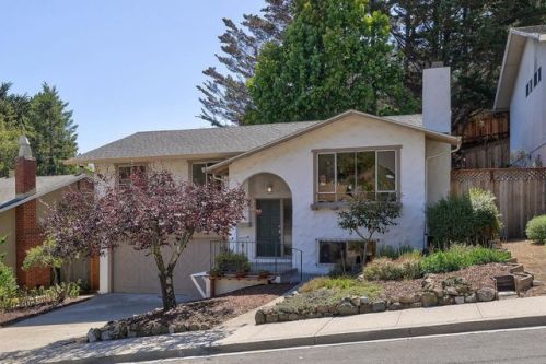 1065 Everglades Dr, Pacifica, CA 94044-3846