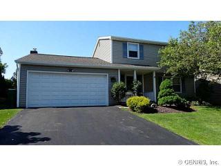 96 Pebbleview Dr, Rochester, NY 14612-4158
