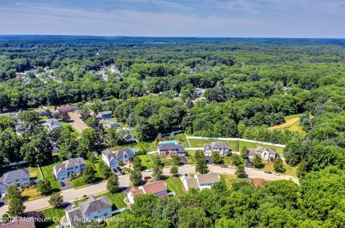 142 Serpentine Dr, Morganville NJ  07751-1400 exterior