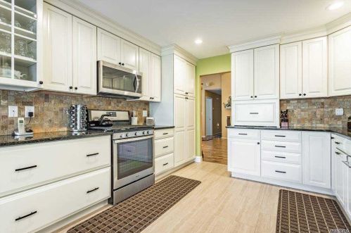 255 Glen Dr, Panamoka, NY 11961-1636