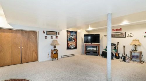 8041 Cross Creek Cir, Breinigsville PA  18031-1327 exterior