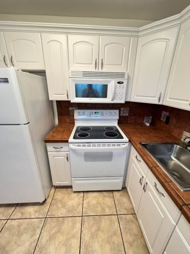 253 Canterbury K, West Palm Beach, FL 33417-6856