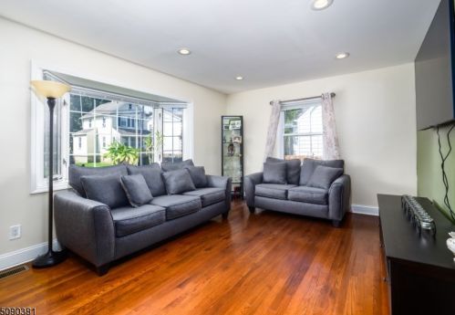 629 Meadow St, Roselle, NJ 07203-1513