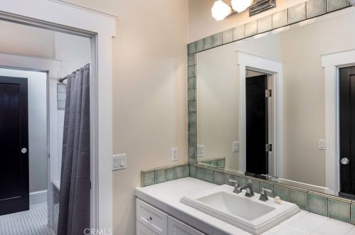 5250 Appian Way, Long Beach CA  90803-1901 exterior