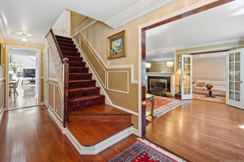 898 North St, White Plains, NY 10605-4436