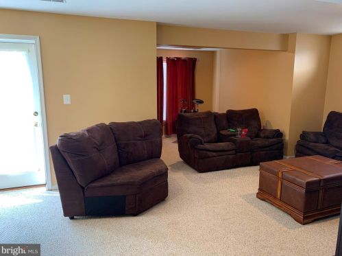 6766 Sycamore Park Dr, Haymarket VA  20169-2995 exterior