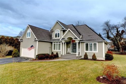 17 Jacobs Point Rd, Warren, RI 02885-4119