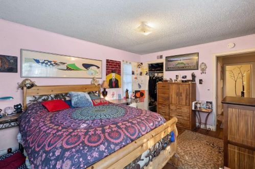 1811 Robin Whipple Way, Belmont CA  94002-1852 exterior