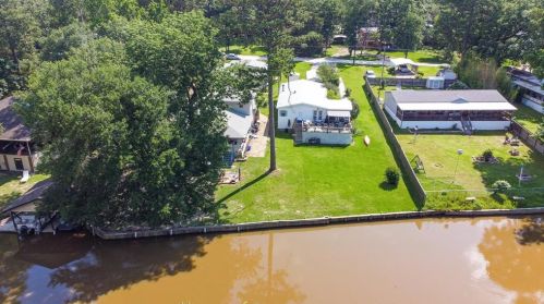 208 Cove View Dr, Chita TX  75862-8465 exterior