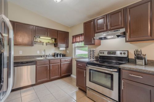 6025 Spicewood Ave, Florence KY  41042-1328 exterior