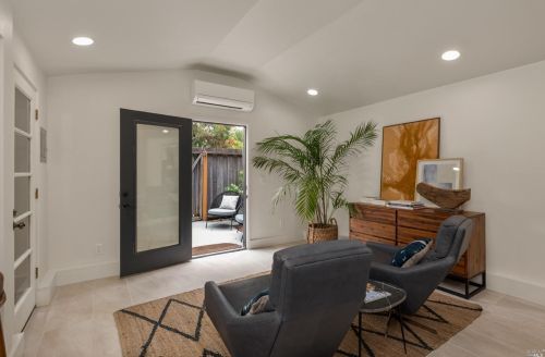 1095 Pine Tree Ln, Sebastopol CA  95472-2681 exterior