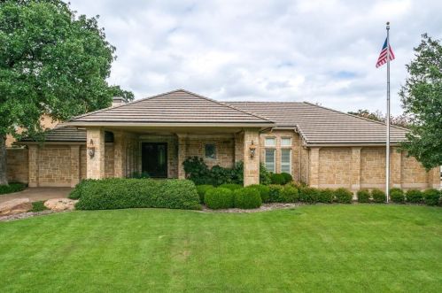 1111 Pebble Beach Dr, Midlothian TX  76063-2645 exterior