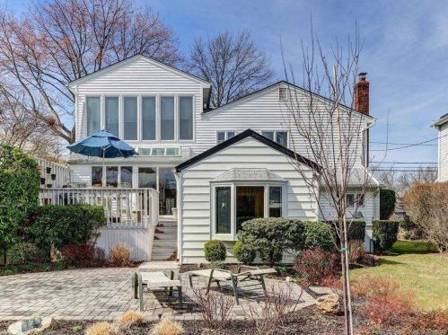 2563 Ocean Ave, North Bellmore NY  11710-3830 exterior