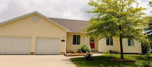 4801 Winghaven Dr, Waterloo, IA 50701-8925