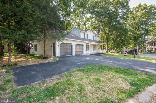 16 Timber Ln, Hanover, PA 17331-9189