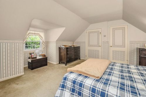 20 Clare Dr, Elwood NY  11731-1324 exterior