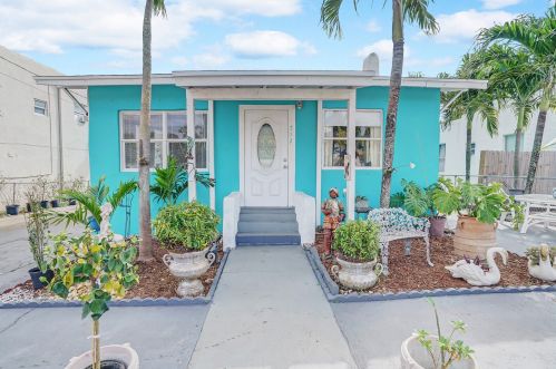 712 Nottingham Blvd, West Palm Beach, FL 33405-2526