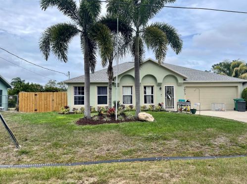 1073 Lansdowne Ave, Fort Pierce, FL 34983-4023