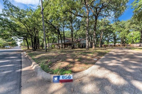 856 Vine St, Euless, TX 76040-5321