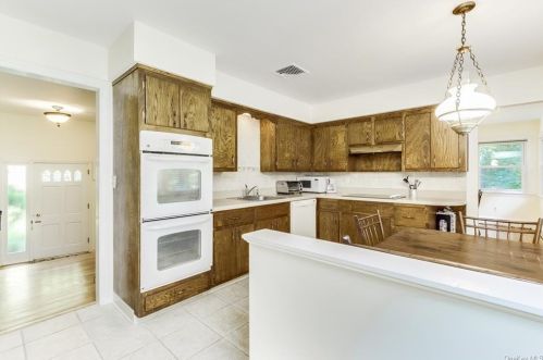 122 Spook Rock Rd, Airmont NY  10901-3008 exterior