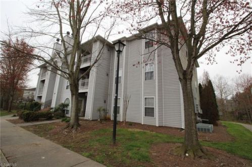 812 Rivertree Ln, Winston Salem, NC 27103-6966