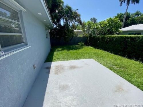 707 11th Ave, Hollywood FL  33019-1103 exterior