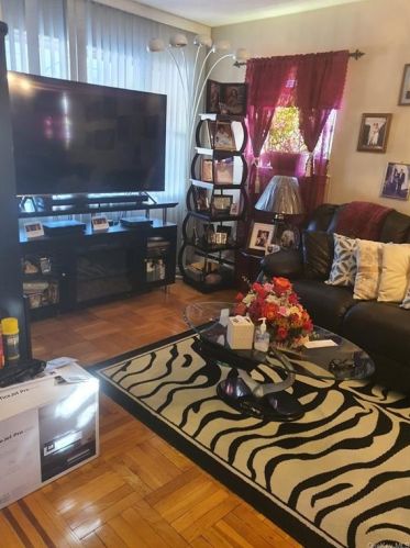 3641 Laconia Ave, Bronx NY  10469-1437 exterior