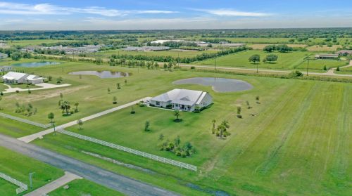 6745 3rd Pl, Vero Beach, FL 32968-3299