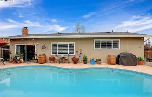 1220 Hillcrest Ave, Livermore CA  94550-4923 exterior