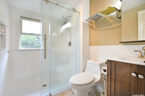 111 25 St, Huntington Station NY 11746-3718 exterior