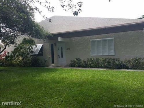 2300 37th Ave, Hollywood, FL 33021-3603
