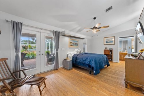 561 20th Ave, Naples FL  34120-3372 exterior