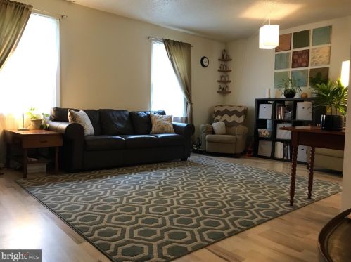 3063 Tecumseh Ct, Woodbridge VA  22192-1827 exterior