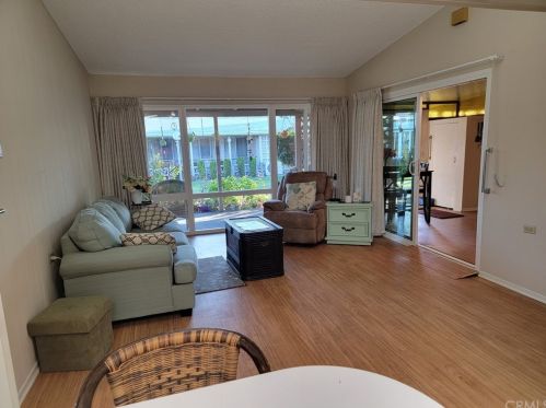 13160 Nassau Dr, Seal Beach, CA 90740-3285