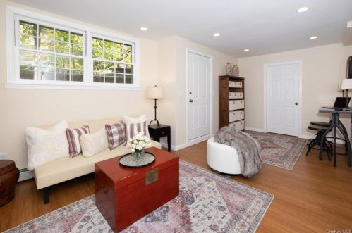 124 Quinn Rd, Briarcliff NY  10510-2133 exterior