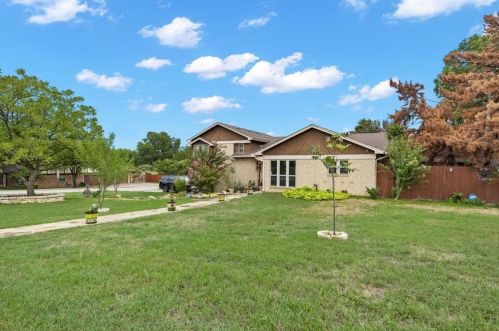 1704 Rockmoor Dr, Fort Worth, TX 76134-2527