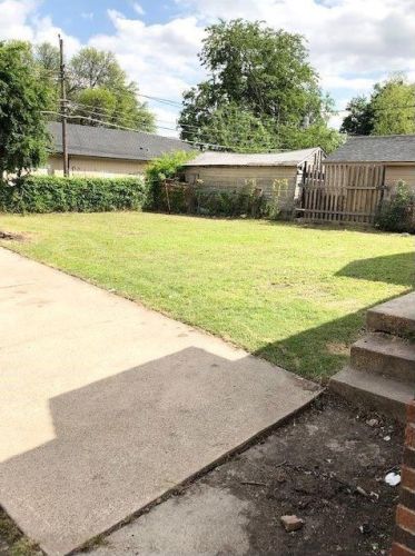 3040 Community Dr, Dallas, TX 75220-4743
