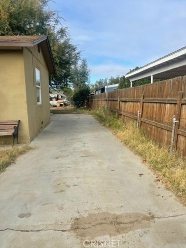 11320 Wood St, Lamont, CA 93241-2756