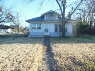 1802 6th St, Chickasha, OK 73018-5834