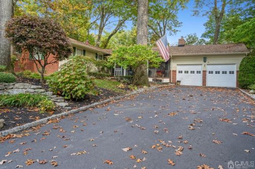7 Yorktown Rd, East Brunswick, NJ 08816-3324