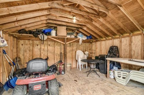 69 Bagburn Rd, Upper Stepney CT 06468-1407 exterior