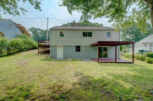 209 Benham Rd, Groton, CT 06340-5005