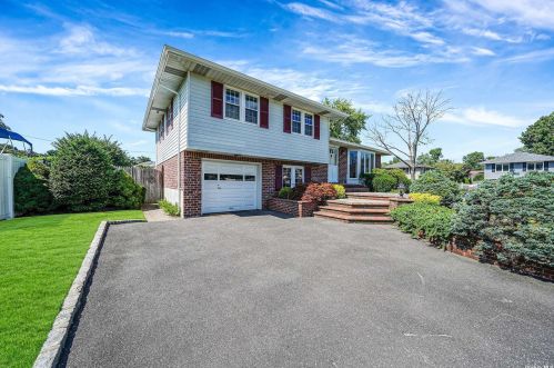 23 Deerfield Ln, Huntington Station, NY 11747-1651