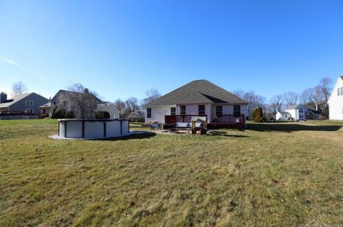 60 Berrios Hl Rd, Windsor CT 06095-1000 exterior