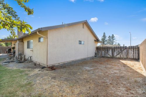 14822 Pueblo Dr, Manteca CA  95336-2550 exterior