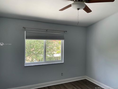 524 208 Dr, Hollywood FL 33029-2198 exterior