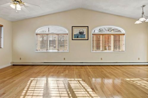 105 Nepaug Rd, South Kingstown RI  02882-2303 exterior